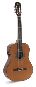 GUITARRA CLÁSICA ADMIRA JUANITA ELECTRIFICADA EQ6 SERIE ESTUDIO